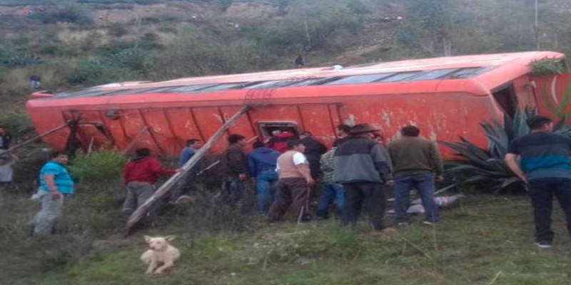 দক্ষিণ আমেরিকার দেশ পেরুতে বাস খাদে পড়ে নিহত ১১।।আহত ৩৪