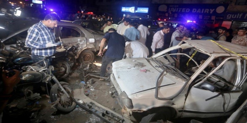 করাচিতে বাজারে বোমা বিস্ফোরণ।।নিহত ১ 