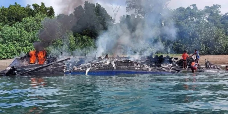 ফিলিপাইনে ফেরিতে অগ্নিকাণ্ড।।নিহত ৭ 