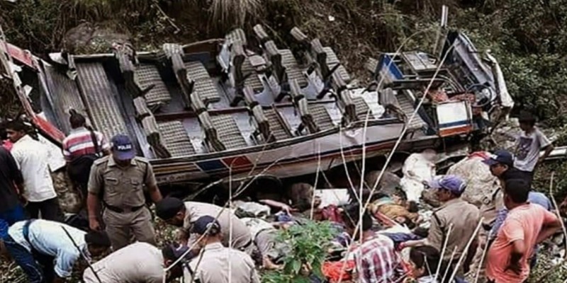 ভারতে বাস উল্টে ২৫ তীর্থযাত্রী নিহত ।।