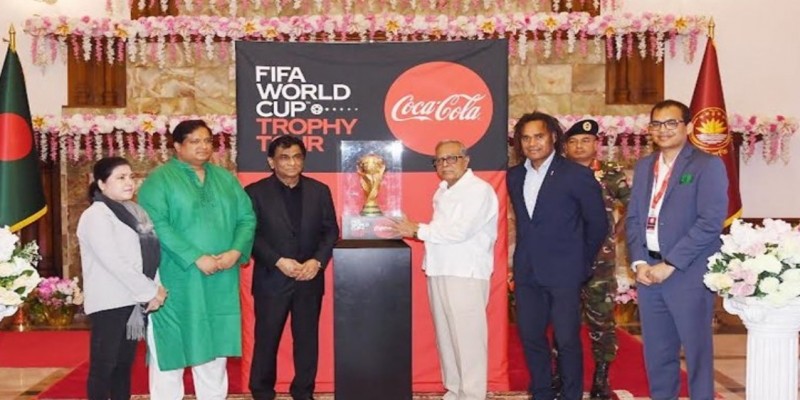 বঙ্গভবনে ফিফা বিশ্বকাপ ট্রফি।।