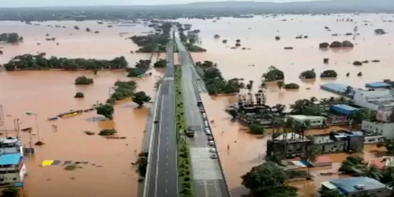 ভারতে বন্যায় মৃত বেড়ে ৩১।।