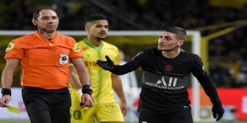 রেফারির সিদ্ধান্তের বিরোধিতায় শাস্তি পেল পিএসজি ।।