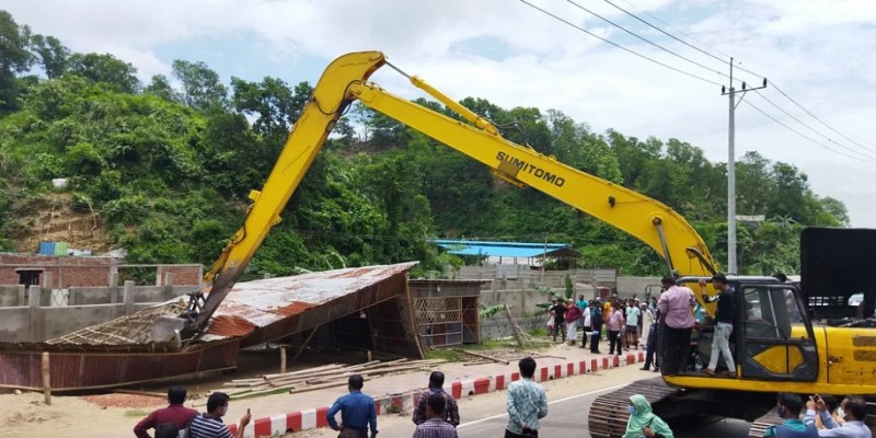 পাহাড়ের ১৪৫টি স্থাপনা উচ্ছেদ করলো জেলা প্রশাসন।।