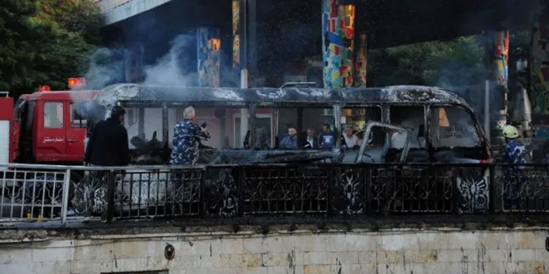 সিরিয়ায় বাসে রকেট হামলায় ১১ সেনাসহ নিহত ১৩।।