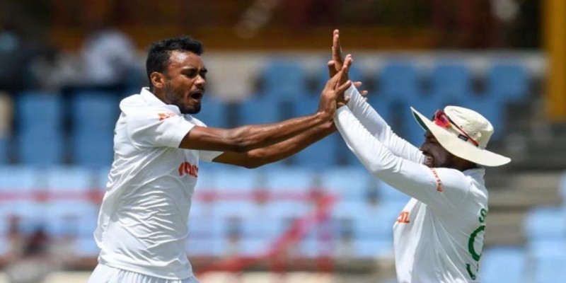 উইকেট নিয়ে ম্যাচে ফেরার বার্তা বাংলাদেশের।।