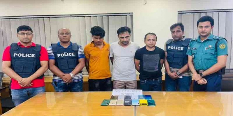 ৫০ চোরাই মোবাইল সেটসহ গ্রেফতার ৪।।