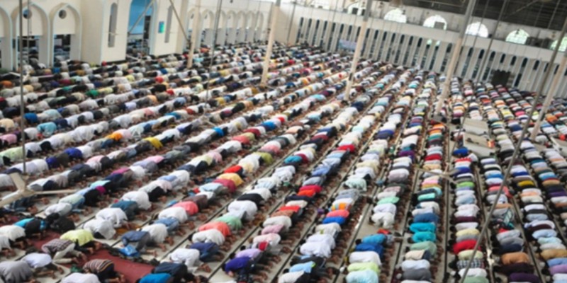 জুমার নামাজে বিদ্যুৎ না থাকায় গোলাগুলি।। নিহত ২ 