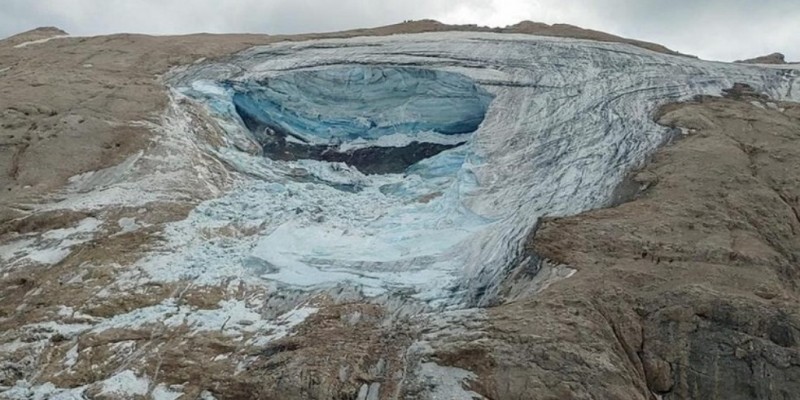 আল্পস পর্বতমালায় হিমবাহ ধসে নিহত ৬।। আহত ৮ 