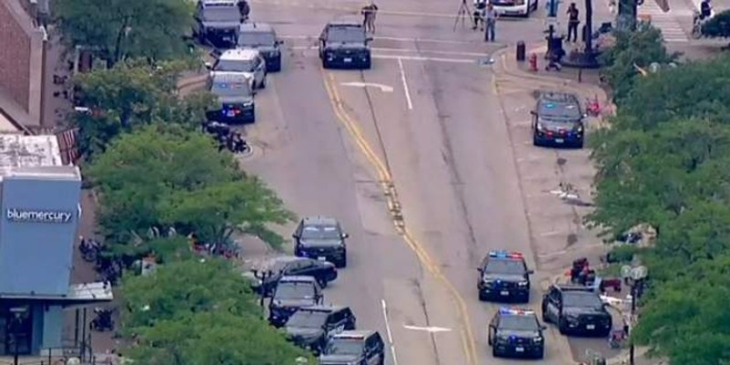 যুক্তরাষ্ট্রের স্বাধীনতা দিবসের অনুষ্ঠানে বন্দুক হামলা॥ নিহত ৯, আহত ৫৭