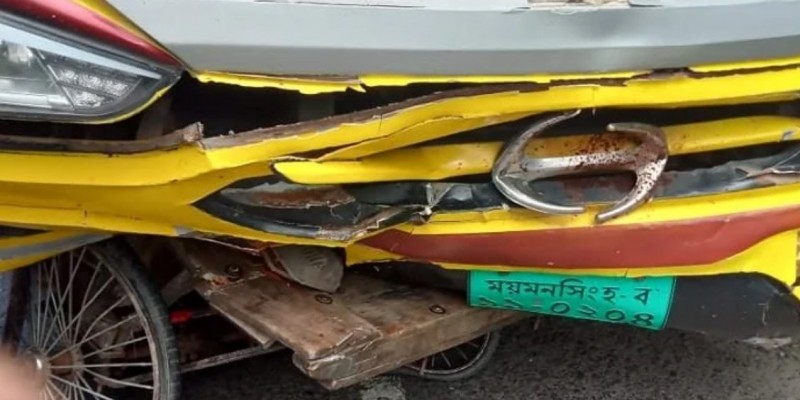 উজিরপুরে বাসচাপায় ভ্যানচালক নিহত।।