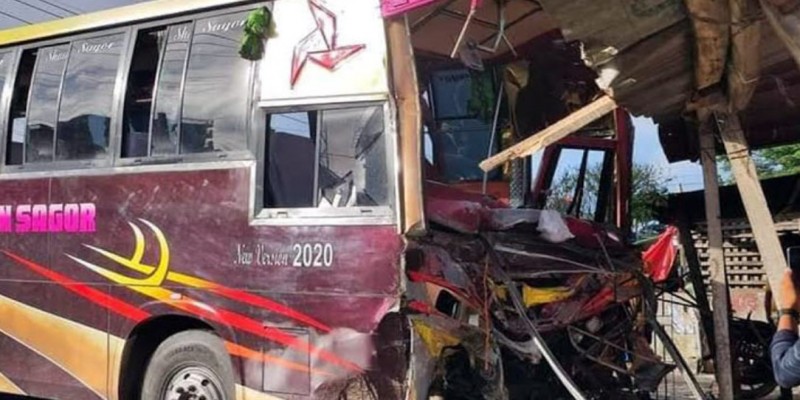 বরিশালে বাস-লরি সংঘর্ষে নিহত ১।।