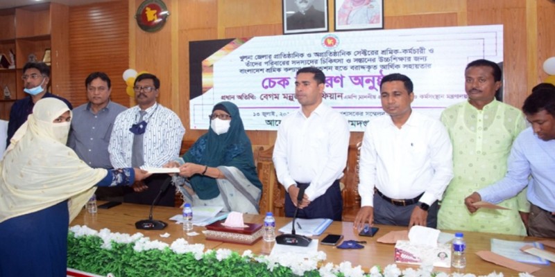 মাদক সমস্যা সমাজে ক্যানসারের মত হয়ে উঠেছে।। মন্নুজান সুফিয়ান