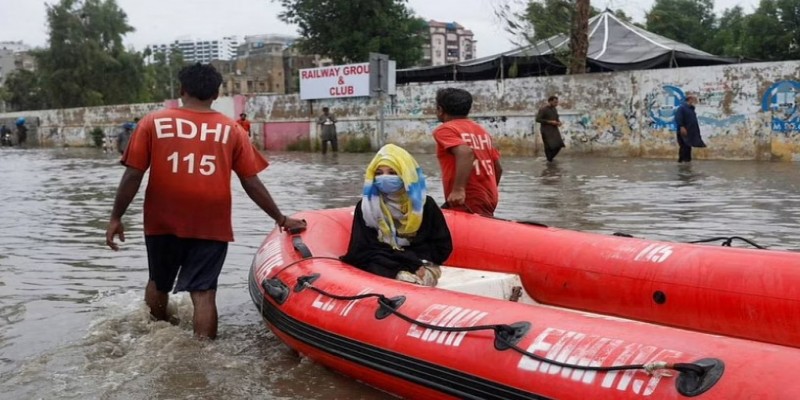 ভারি বৃষ্টিতে নাকাল পাকিস্তানের জনজীবন।।