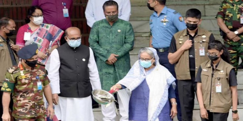 সহজ উপায়ে মাছ খাওয়ার রেসিপি শেখালেন প্রধানমন্ত্রী।।