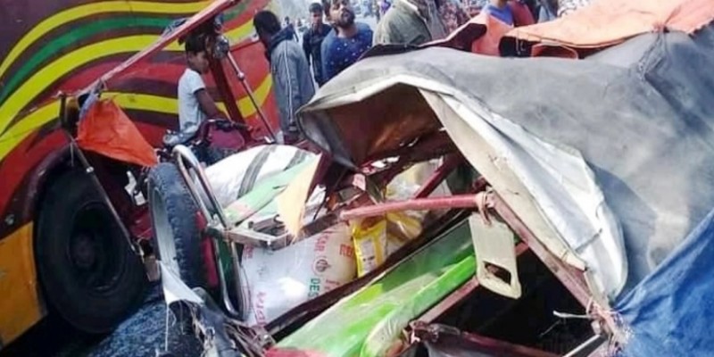 গাজীপুরে ট্রাকের ধাক্কায় অটোরিকশার যাত্রী নিহত।।