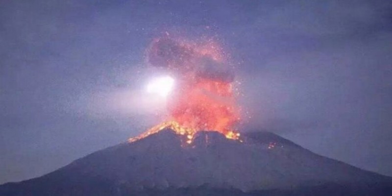 জাপানের দক্ষিণাঞ্চলীয় কিউশু দ্বীপের আগ্নেয়গিরিতে অগ্ন্যুৎপাত শুরু॥ সর্বোচ্চ সতর্কতা জারি   