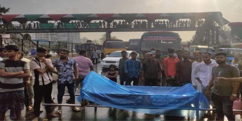 ইমন হত্যার প্রতিবাদে সিদ্ধিরগঞ্জে লাশ নিয়ে মহাসড়ক অবরোধ॥   