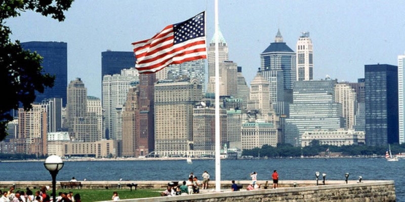 বিগত চার দশকের মধ্যে ভয়ানক মূল্যবৃদ্ধির কবলে যুক্তরাষ্ট্র॥ অর্থনৈতিক মন্দার মুখে দেশটি