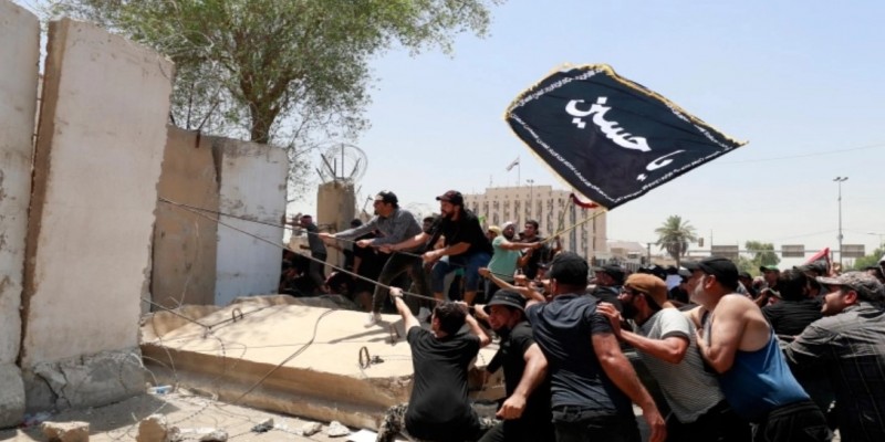 আবারও পার্লামেন্টে হামলা ইরাকিদের।।