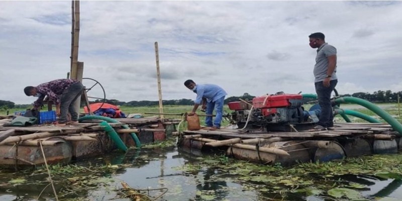 নগরকান্দায় অবৈধভাবে বালু উত্তোলন।। ড্রেজার মেশিন ধ্বংস