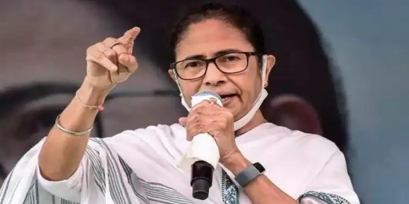 মন্ত্রিসভায় বড় রদবদল করছেন মমতা ।।