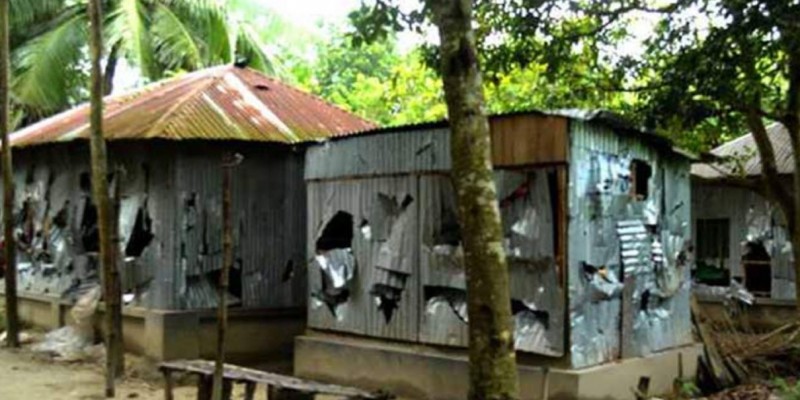 মাগুরায় দু’পক্ষের সংঘর্ষে আহত ২০।। বাড়িঘর ভাঙচুর