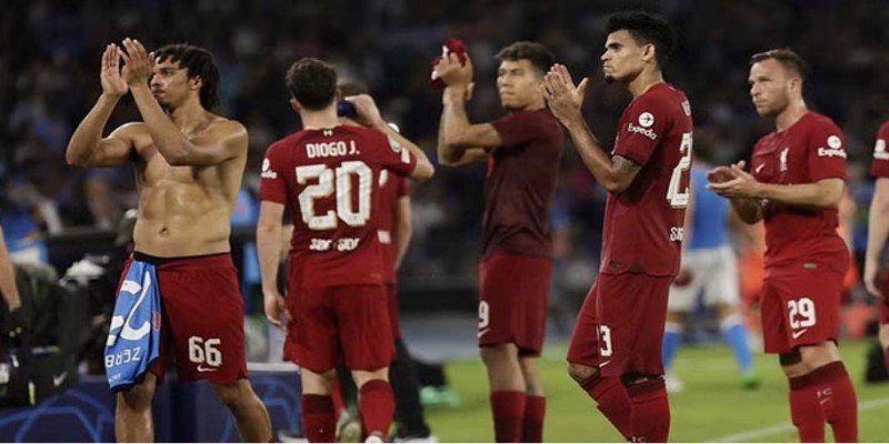 লিভারপুলকে উড়িয়ে দিয়ে নাপোলির শুভ সূচনা।