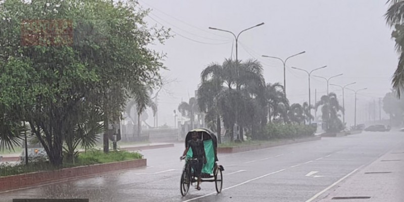 মেঘলা আকাশ আর বৃষ্টিতে কাটবে দিন।।