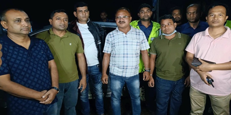 পাচারের সময় চুয়াডাঙ্গায় ৫ স্বর্ণের বার জব্দ।। আটক ২
