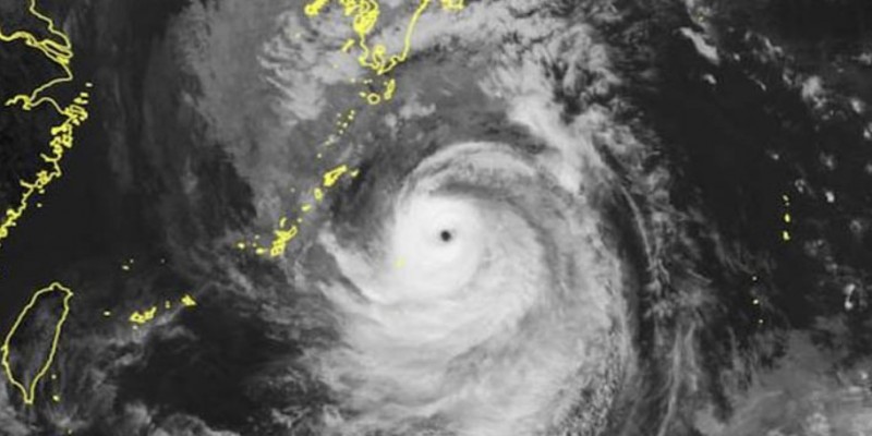 জাপানে আঘাত হানল সুপার টাইফুন নানমাডল।। বিশেষ সতর্কতা জারি 