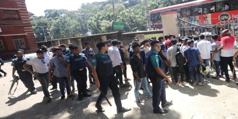 চট্টগ্রাম কলেজ ছাত্রলীগের সংঘর্ষ।।আহত ৬