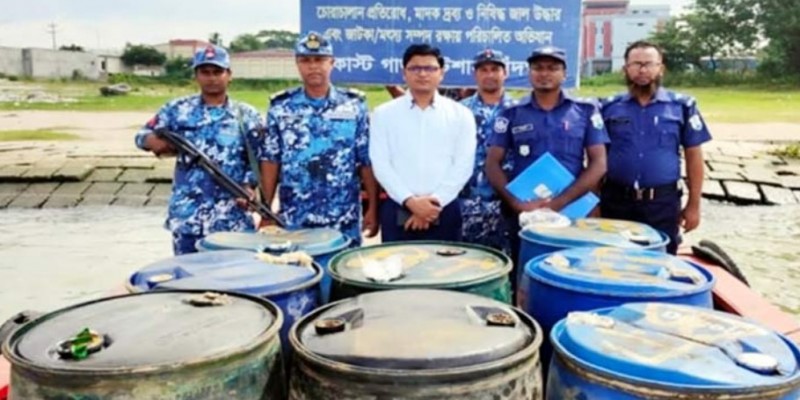 চাঁদপুরে গুদাম থেকে ১৬০০ লিটার চোরাই ডিজেল জব্দ।।