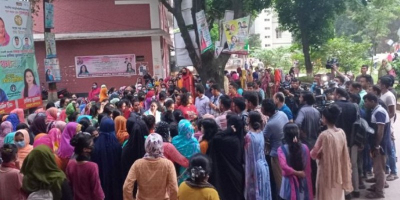 ইডেন কলেজে ছাত্রলীগের দুই গ্রুপে সংঘর্ষ।।