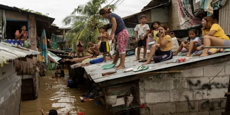 ফিলিপাইনে শক্তিশালী টাইফুন নরুর আঘাত।। নিহত ৫