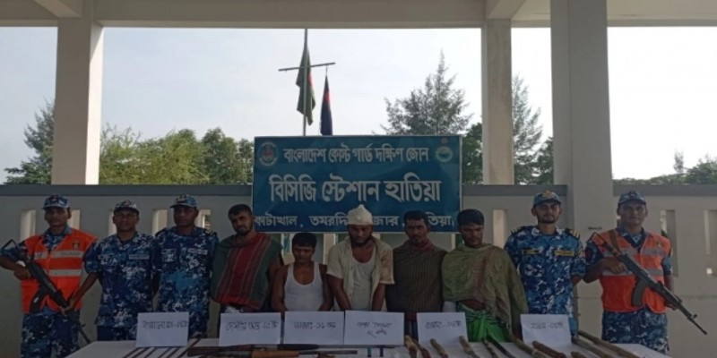 হাতিয়ায় দু’পক্ষের গুলি বিনিময়ে ৩ ডাকাত নিহত ।।