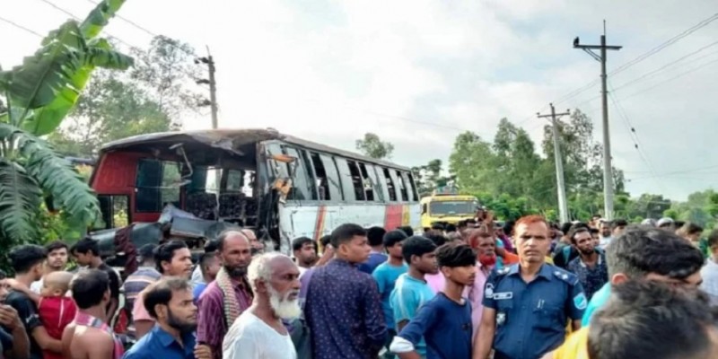 ঘাটাইলে ২ বাসের সংঘর্ষে আহত ১০।।