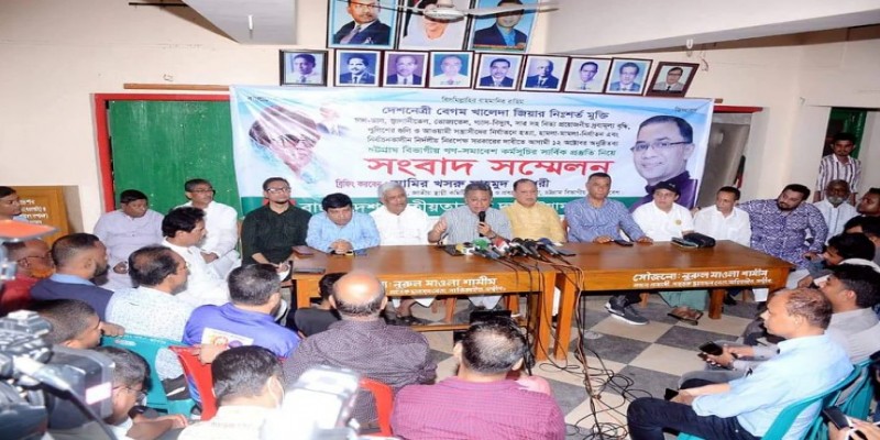 বিএনপির কর্মীরা একেকজন লাঠি, চায়নিজ রাইফেলের মতো শক্তিশালী: আমির খসরু