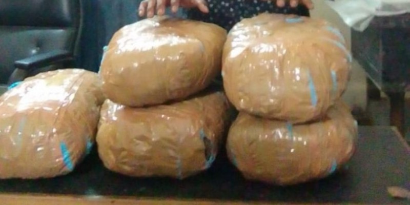 রাজধানীতে ১০ কেজি গাঁজাসহ আটক ১।।