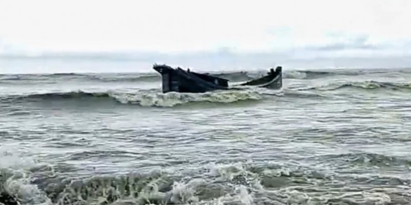 কর্ণফুলী নদীতে ট্রলার ডুবি।।নিখোঁজ ৭ 