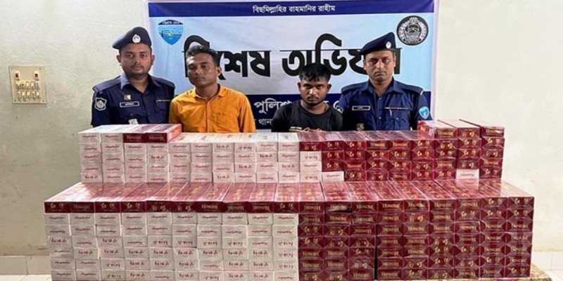 বান্দরবানে সাড়ে ৩ হাজার প্যাকেট বিদেশি সিগারেটসহ আটক ২।।