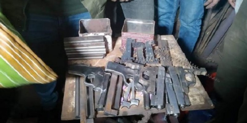 যশোরে অস্ত্র কারখানার সন্ধান।।আটক ৩