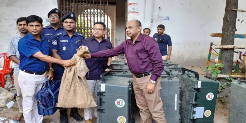 গাজীপুর জেলা পরিষদ নির্বাচন সোমবার।। কেন্দ্রে যাচ্ছে ইভিএম