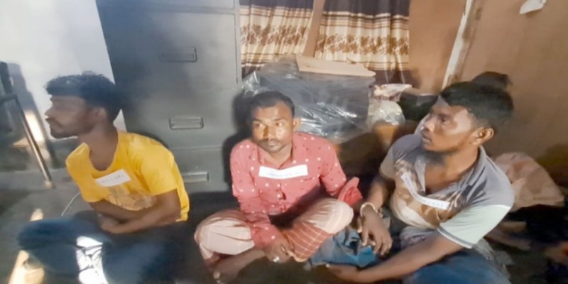 হরিণাঘাটে নৌ-পুলিশের ওপর হামলা।।আহত ১৫, ফাঁকা গুলি