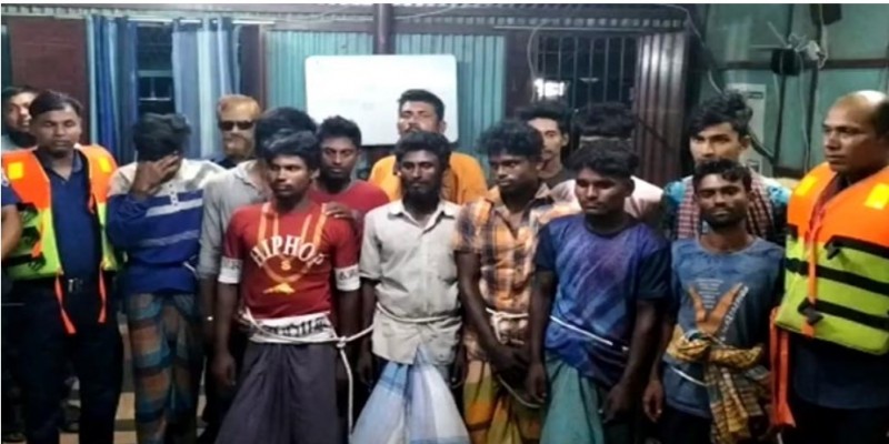 চাঁদপুরে মা ইলিশ ধরায় ৪০ জেলে গ্রেফতার।।