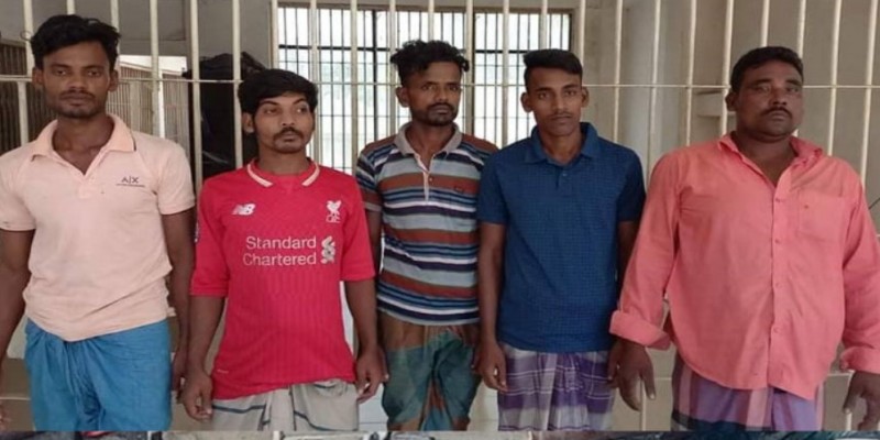 ইলিশ ধরায় সোনাগাজীতে ৫ জেলের কারাদণ্ড।।