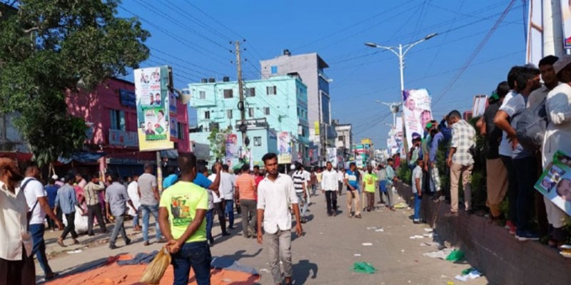 যোগাযোগ বিচ্ছিন্ন খুলনা।। পায়ে হেঁটে সমাবেশে যাচ্ছে মানুষ 