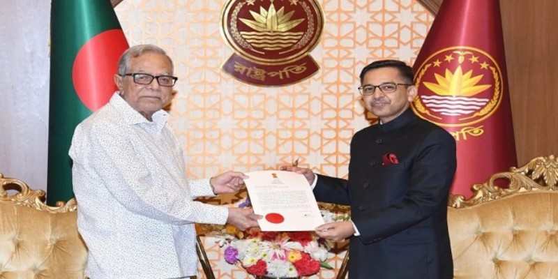 রাষ্ট্রপতির কাছে পরিচয়পত্র পেশ করলেন প্রণয় ভার্মা।।