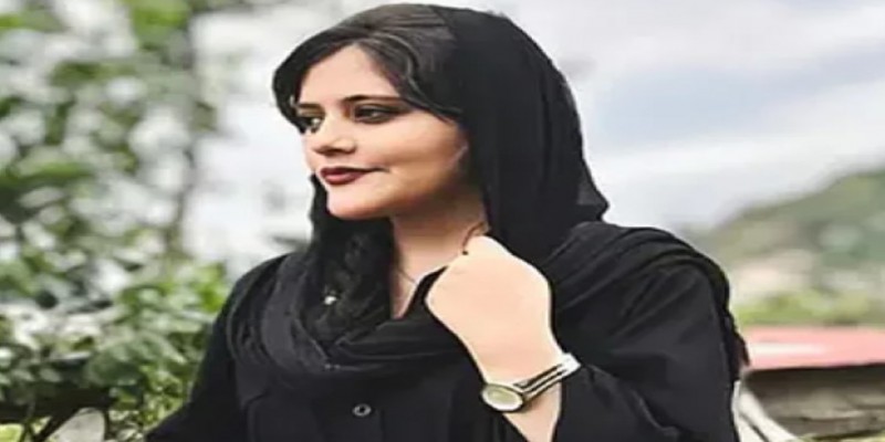 পুলিশের গুলিতে শতাধিক মৃত্যুর পরও থামছে না ইরানের হিজাব বিরোধী বিক্ষোভ॥