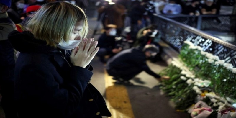 নিখোঁজ ৩৫০, হতাহত ২৯৯।। দ. কোরিয়ায় রাষ্ট্রীয় শোক ঘোষণা